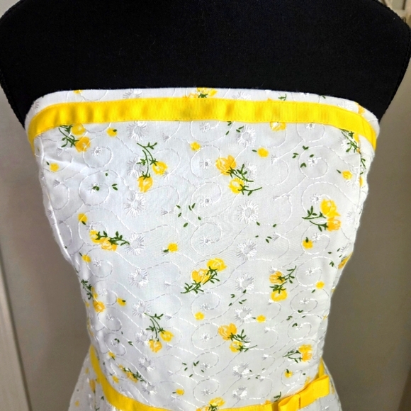 Volume One Vintage Inspired Strapless White With Yellow Embroidery Size … - Picture 3 of 6